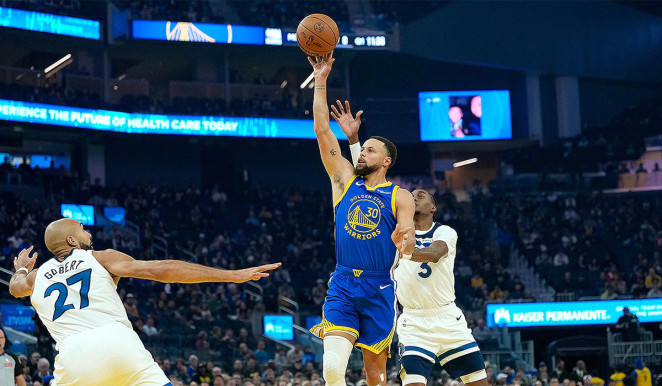 Curry's return not enough in loss to T-Wolves
