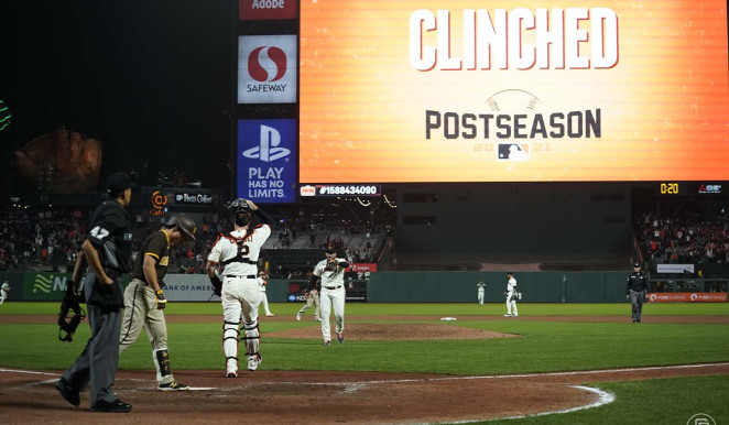 Giants clinch playoff spot, still eying NL West title