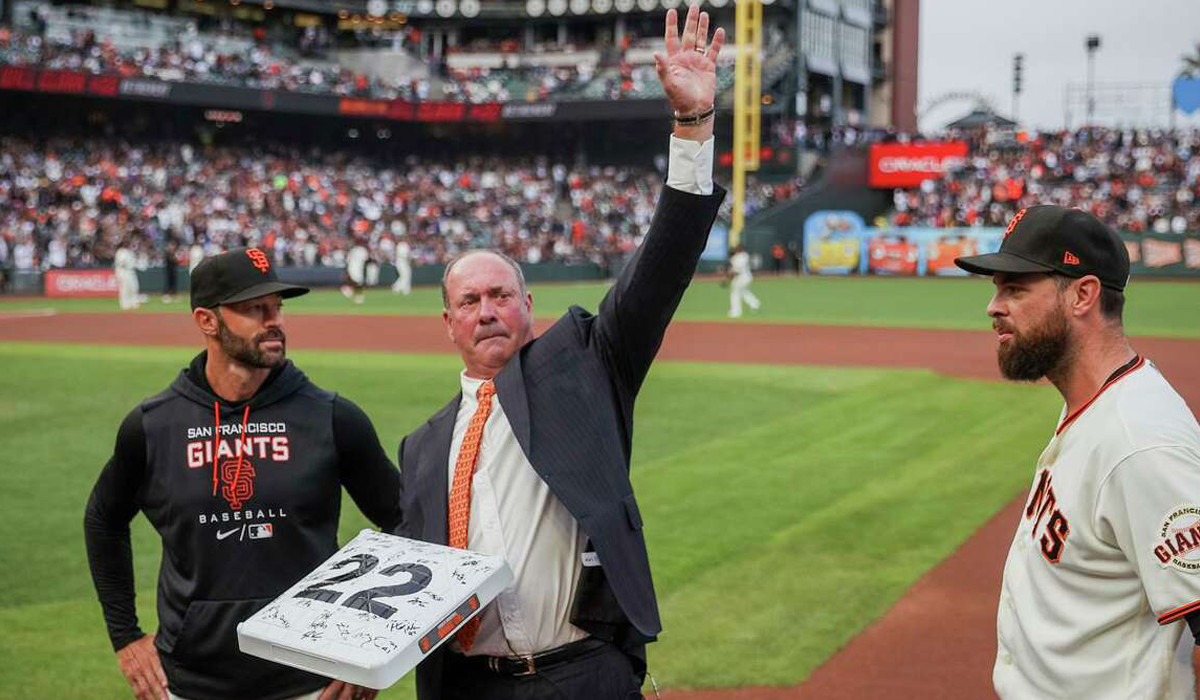 Giants immortalize Will Clark and his No. 22