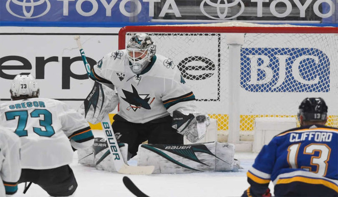 Dubnyk shines in Sharks 5-4 loss to Blues
