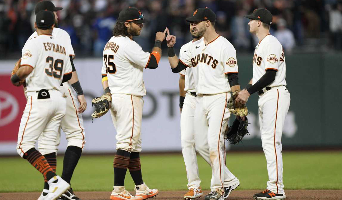 Giants take two of three from Dodgers in critical series